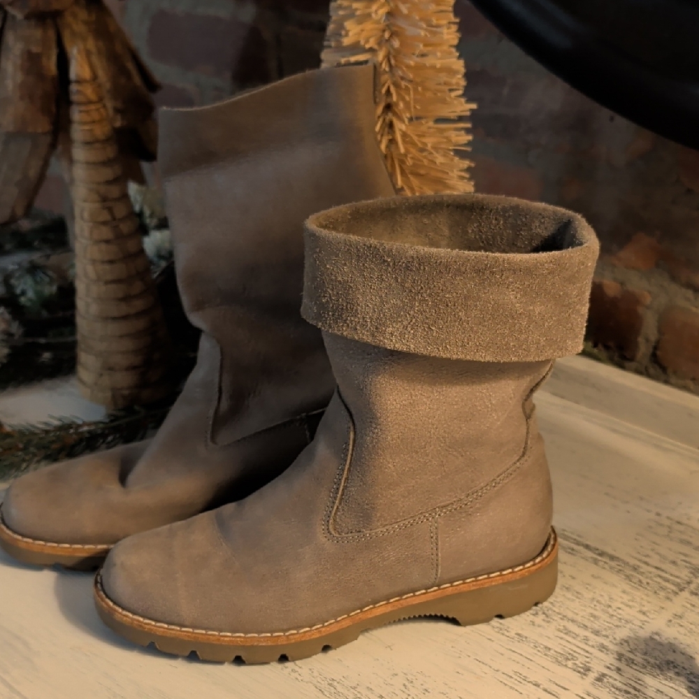 Women's Roots Boots in Taupe